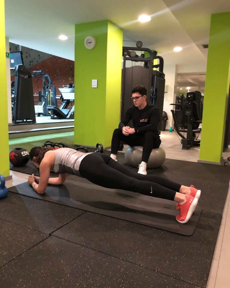 Klijentica radi plank uz Brunin nadzor